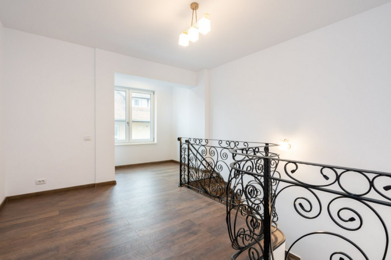 Apartament 5 camere tip Duplex  Domenii