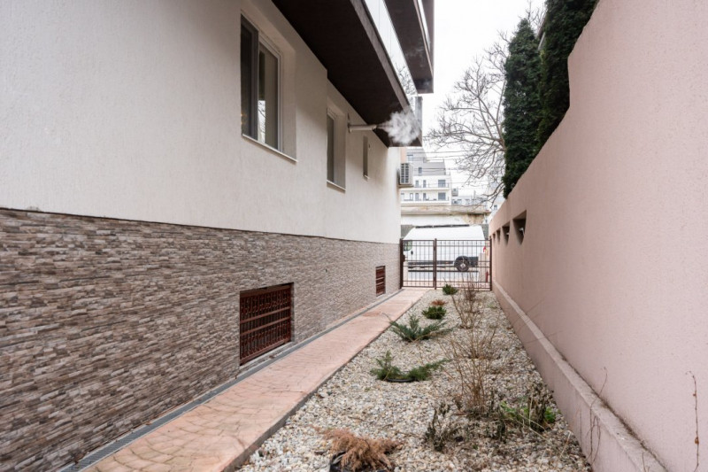 Apartament 5 camere tip Duplex  Domenii