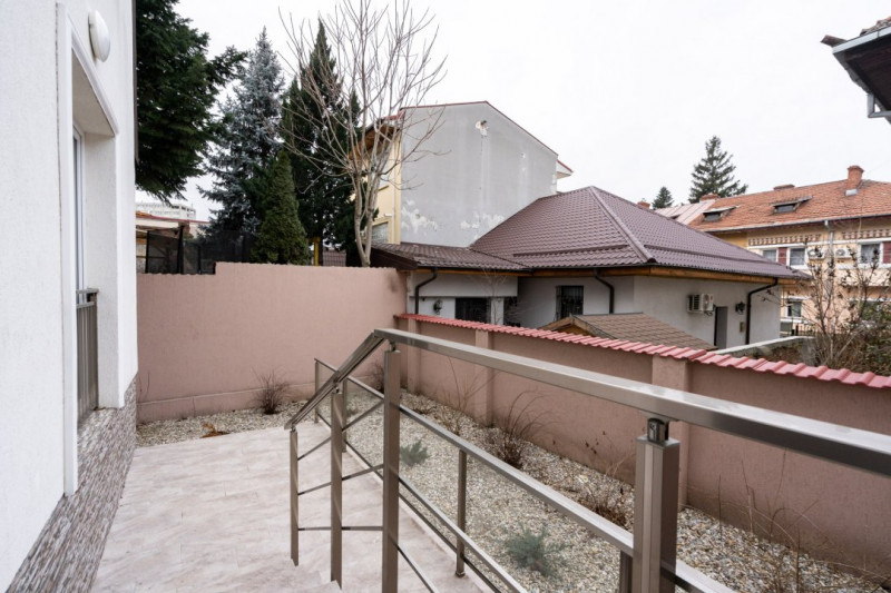 Apartament 5 camere tip Duplex  Domenii