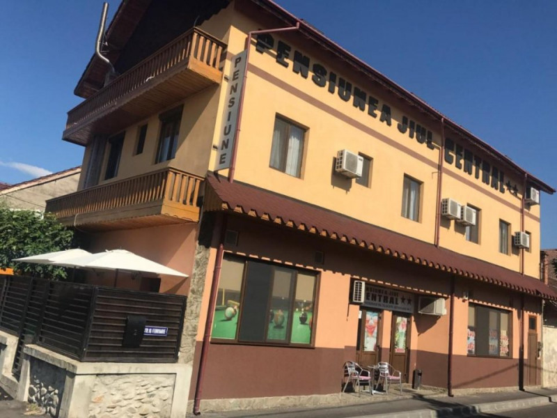 Pensiune 10 camere de inchiriat