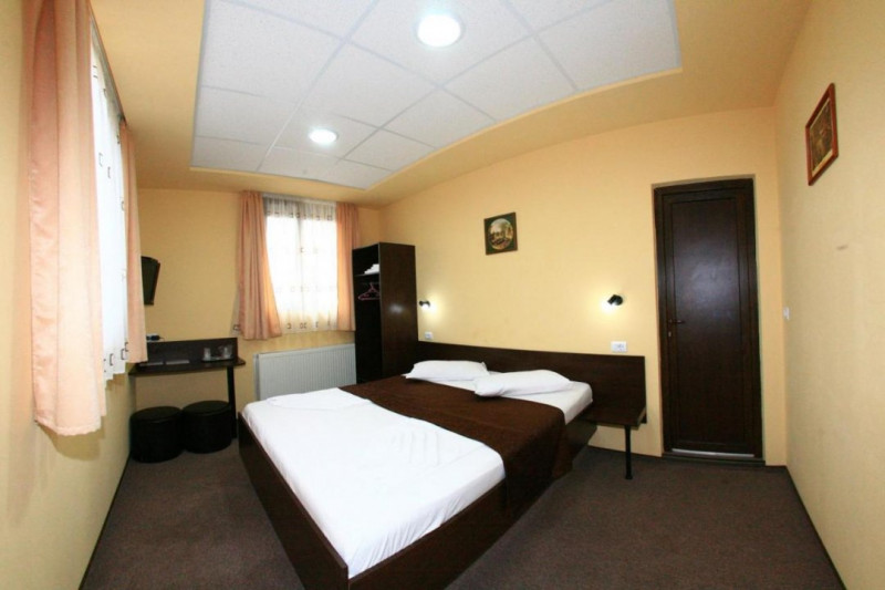 Pensiune 10 camere de inchiriat