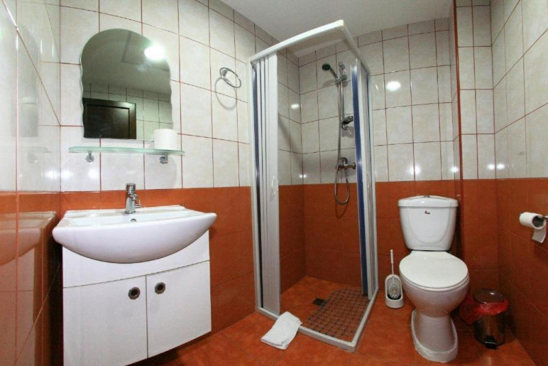 Pensiune 10 camere de inchiriat