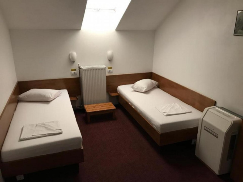 Pensiune 10 camere de inchiriat