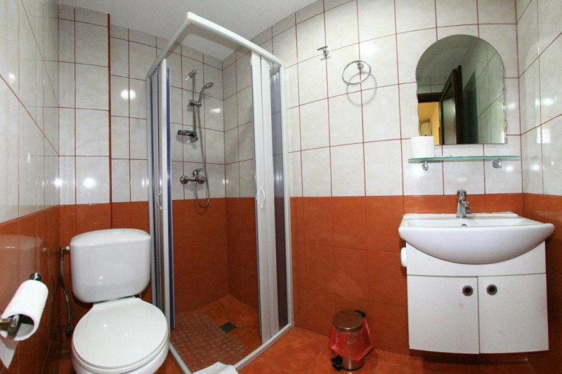 Pensiune 10 camere de inchiriat