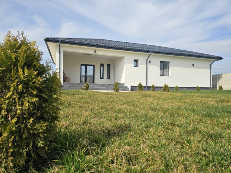 Casă cu 4 camere - Curte 950mp - Domnești/Clinceni