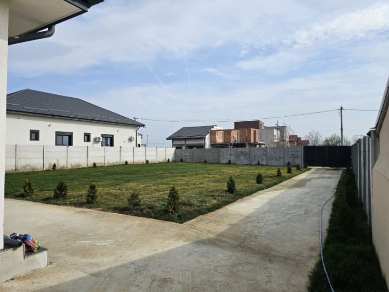 Casă cu 4 camere - Curte 950mp - Domnești/Clinceni