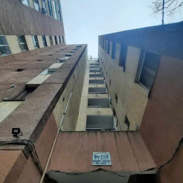 APARTAMENT 3 camere - Metrou " DRUMUL TABEREI " Parc Moghioros