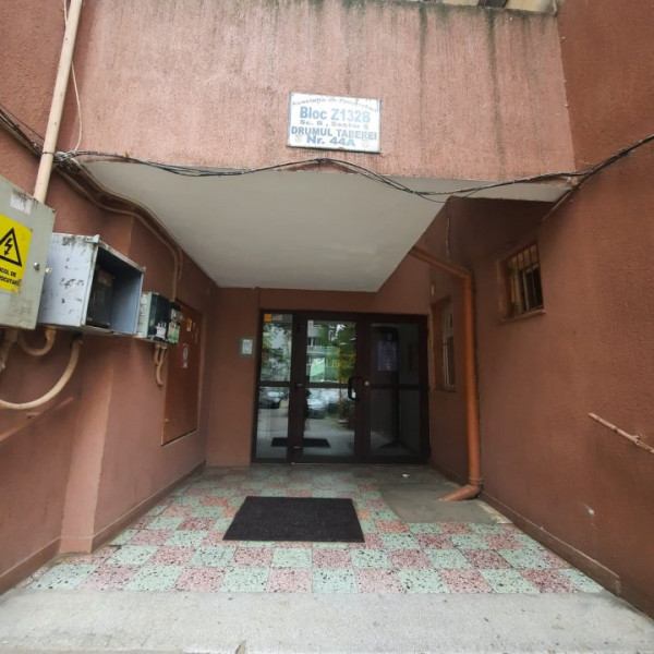 APARTAMENT 3 camere - Metrou " DRUMUL TABEREI " Parc Moghioros